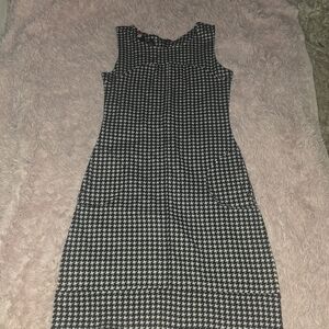 Elegant Houndstoot Midi Dress